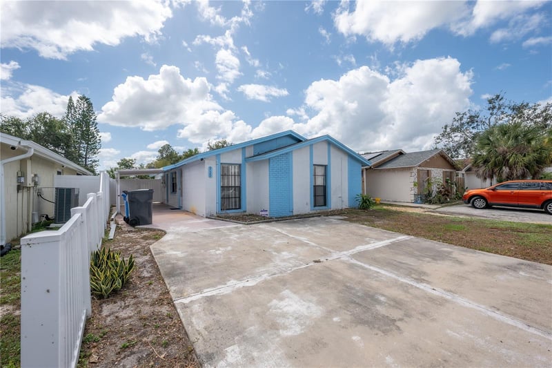 9120 Sandcroft Ct, Tampa, FL 33615