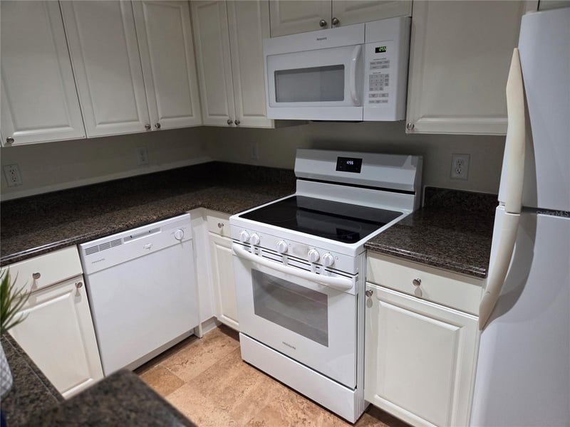 8513 Island Breeze Ln #202, Temple Terrace, FL 33637