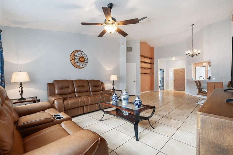 4704 Stove Pl, Valrico, FL 33596