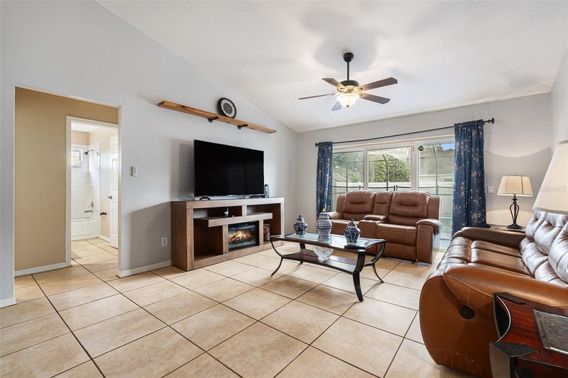 4704 Stove Pl, Valrico, FL 33596