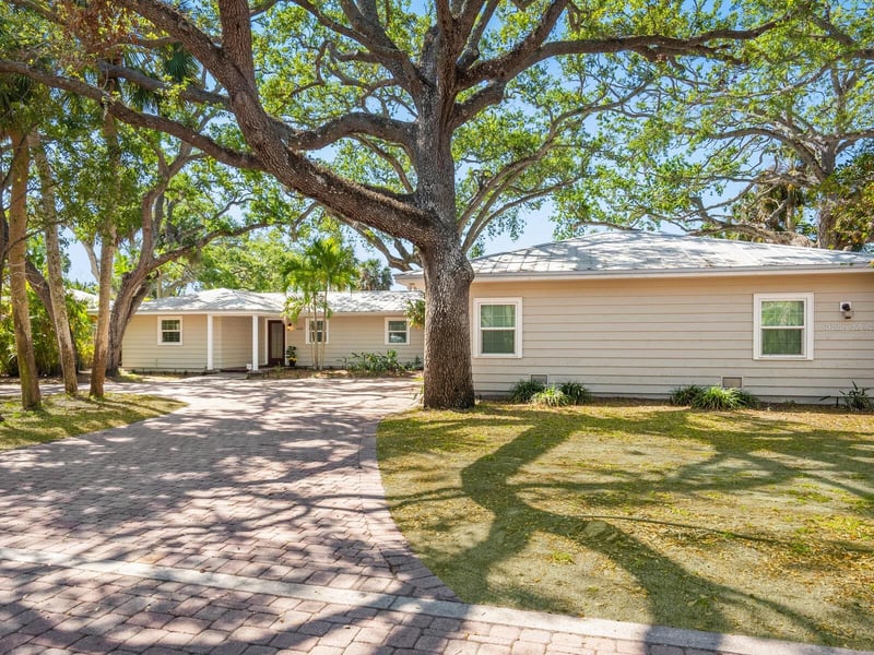 1248 Northport Dr, Sarasota, FL 34242