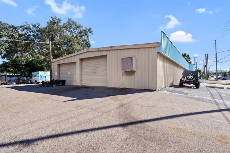 1400 Bay Dr, Largo, FL 33770