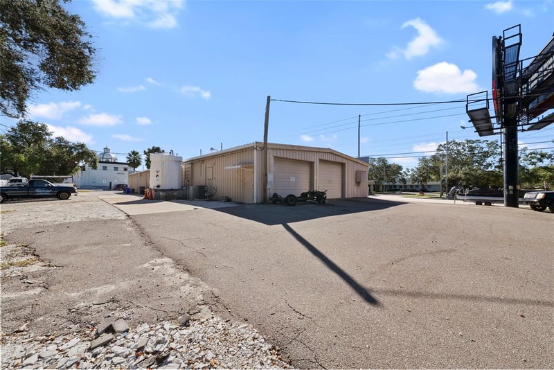1400 Bay Dr, Largo, FL 33770