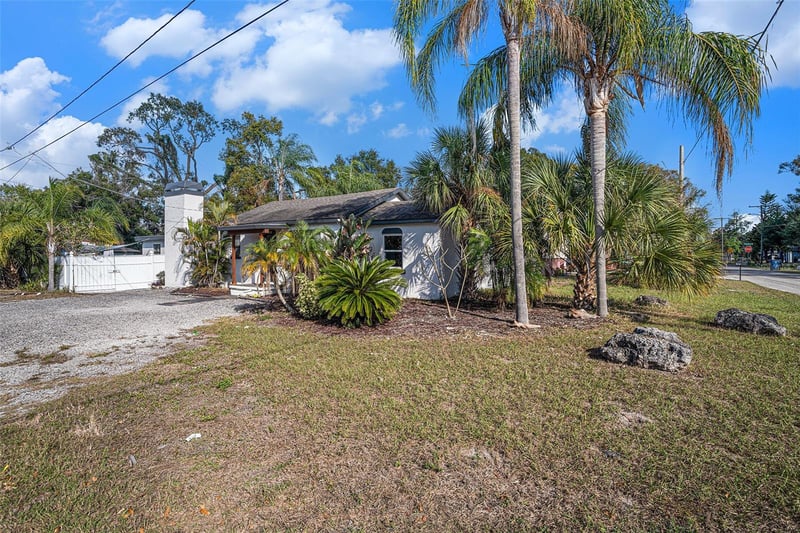 1702 Knollwood St, Tampa, FL 33610