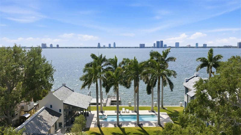 577 Riviera Dr, Tampa, FL 33606