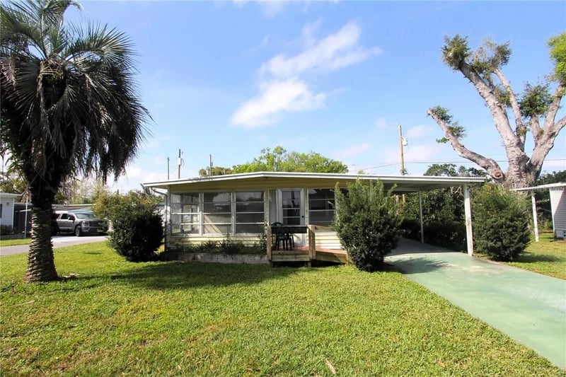 6021 Ridgewood Dr, Zephyrhills, FL 33542