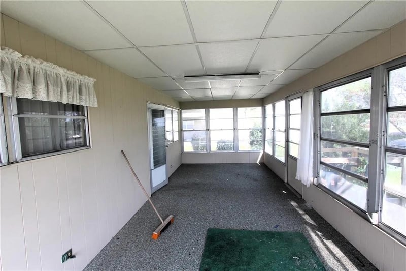 6021 Ridgewood Dr, Zephyrhills, FL 33542