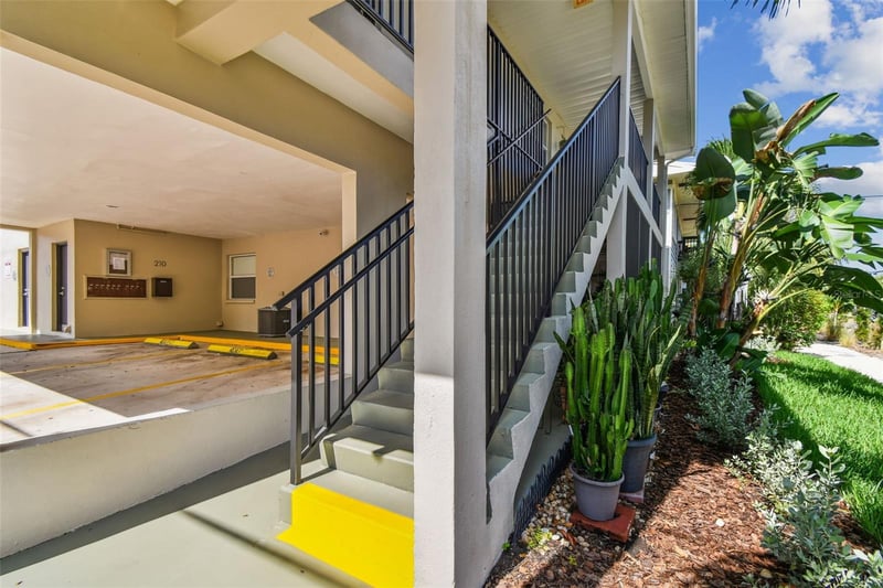 210 6th Ave #9, St Petersburg, FL 33701