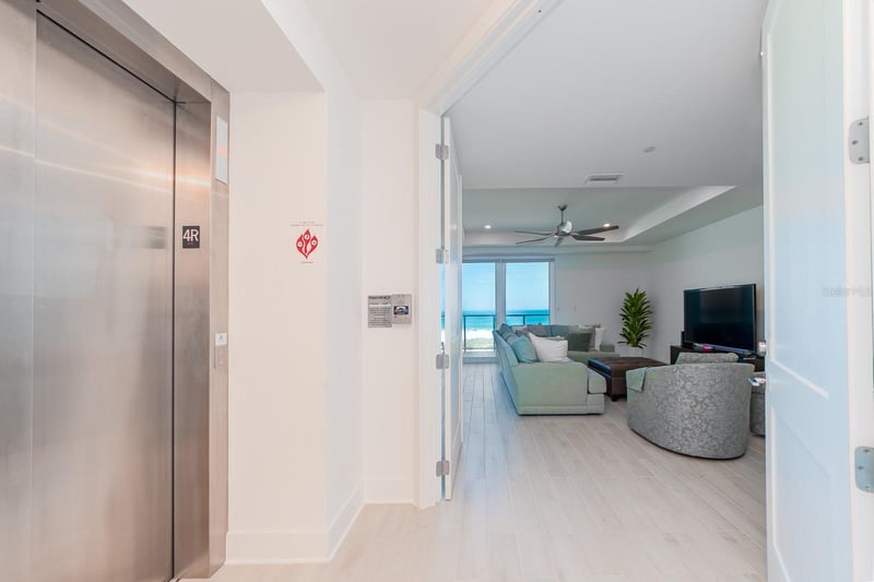 15 Avalon St #402, Clearwater Beach, FL 33767