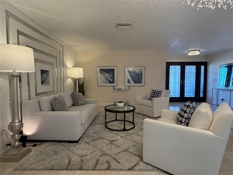 10073 Yacht Club Dr, Treasure Island, FL 33706