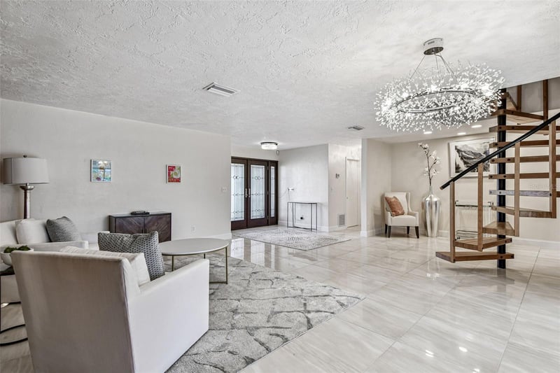 10073 Yacht Club Dr, Treasure Island, FL 33706