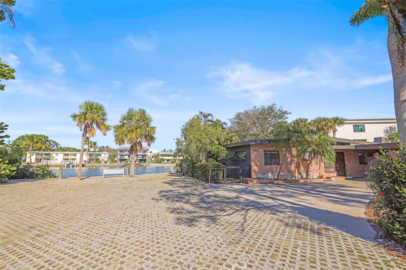 11921 Lagoon Ln, Treasure Island, FL 33706