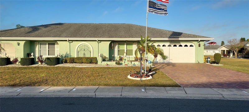 906 Bluewater Dr, Sun City Center, FL 33573