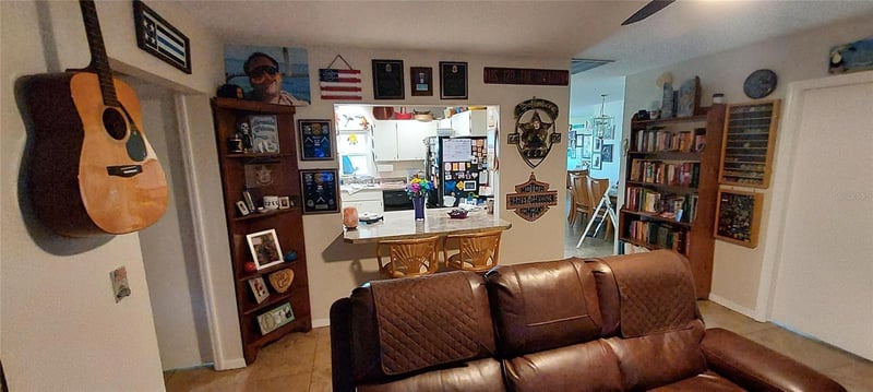 906 Bluewater Dr, Sun City Center, FL 33573