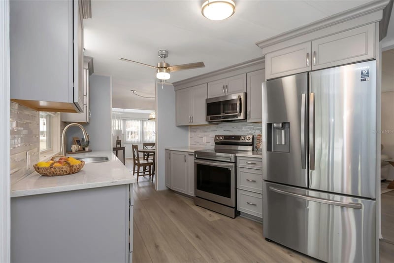 198 Philadelphia Blvd #11, Palm Harbor, FL 34684