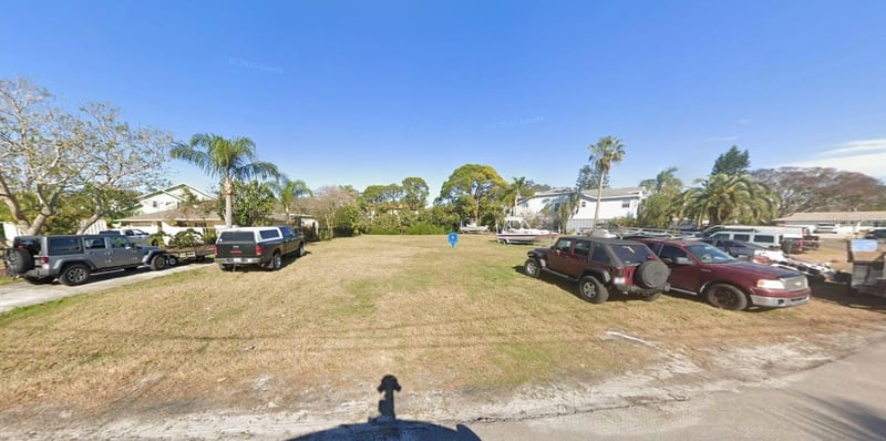 1137 Florida Ave, Tarpon Springs, FL 34689