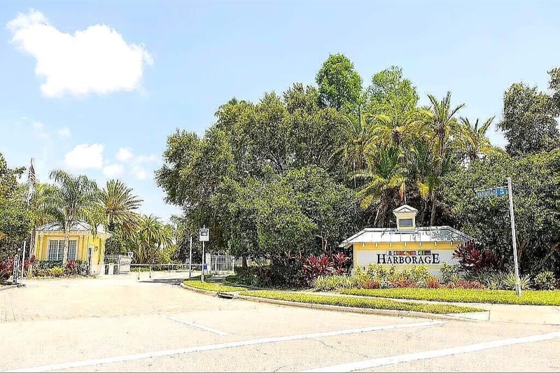 5662 Whitehead St, Bradenton, FL 34203