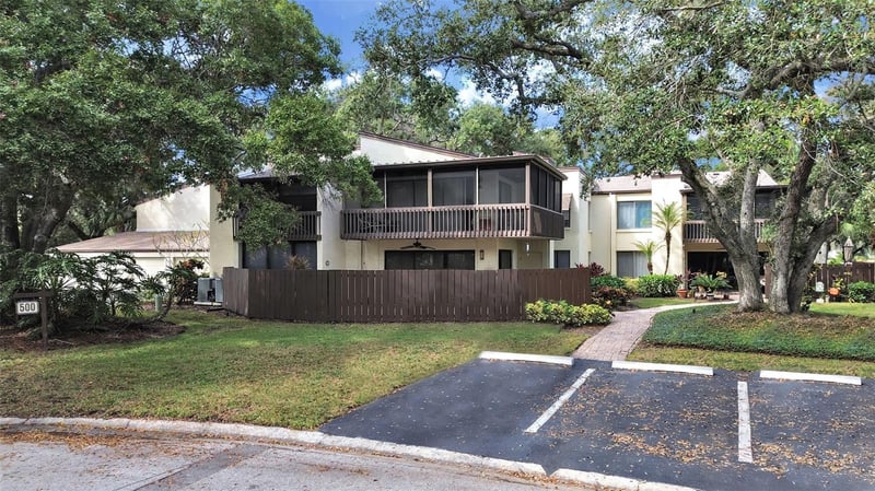 700 Starkey Rd #511, Largo, FL 33771