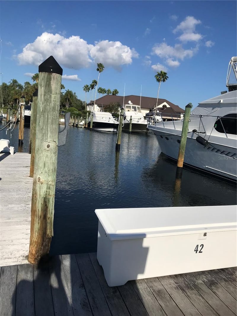6300 Pasadena Point Blvd #42, Gulfport, FL 33707
