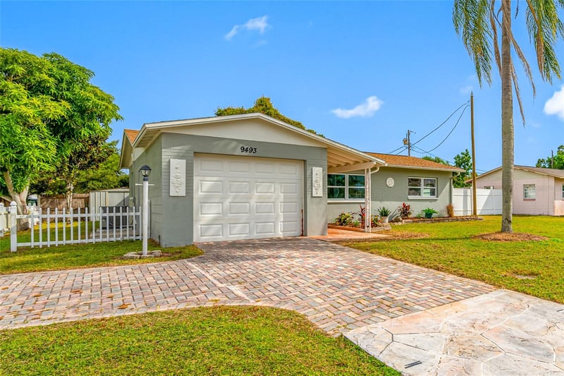 9493 55th St, Pinellas Park, FL 33782