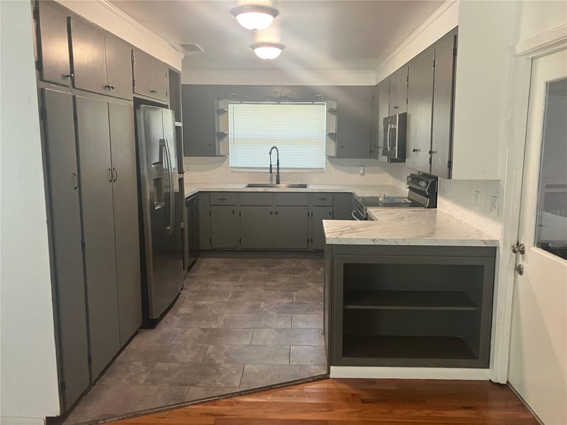 3808 Broad St, Seffner, FL 33584