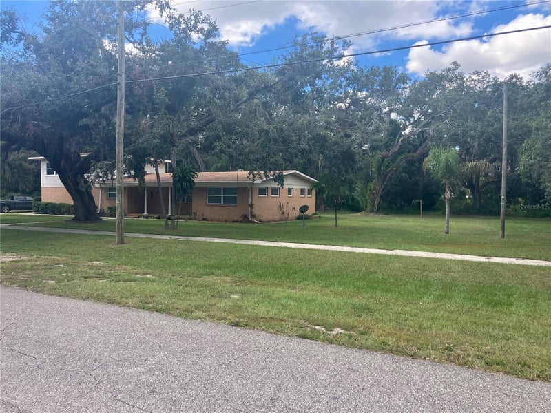 3808 Broad St, Seffner, FL 33584