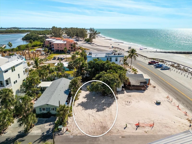 103 12th St, Bradenton Beach, FL 34217