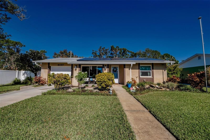 8037 Powder Horn Cir, Largo, FL 33773