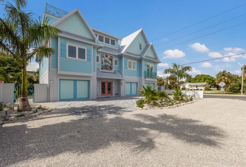 118 Mangrove Ave, Anna Maria, FL 34216