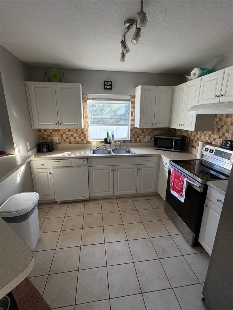5230 Cherry Ave, Seffner, FL 33584