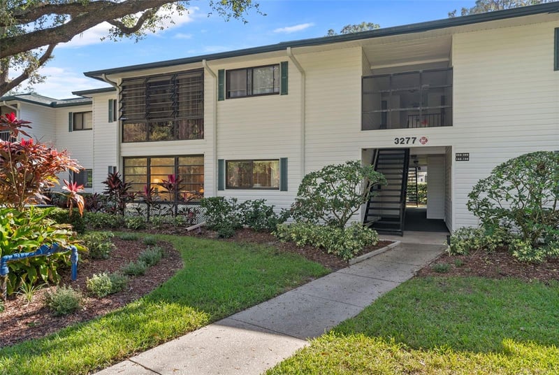 3277 Fox Chase Cir #105, Palm Harbor, FL 34683