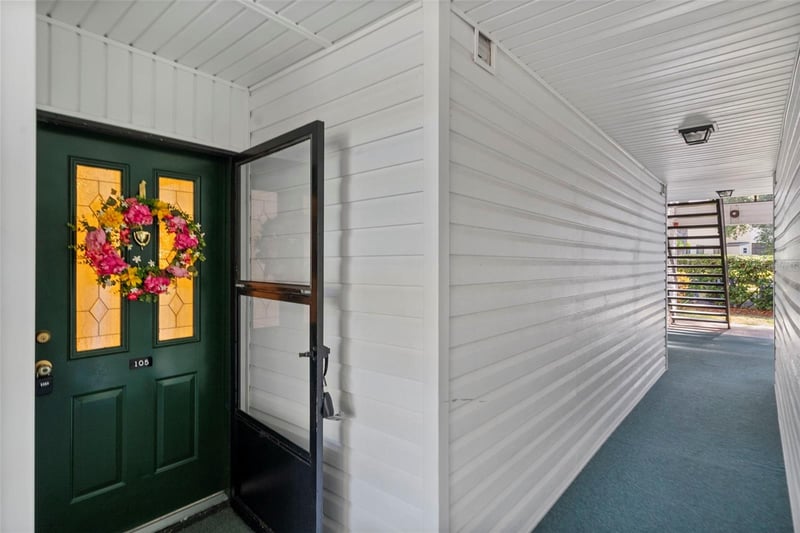 3277 Fox Chase Cir #105, Palm Harbor, FL 34683