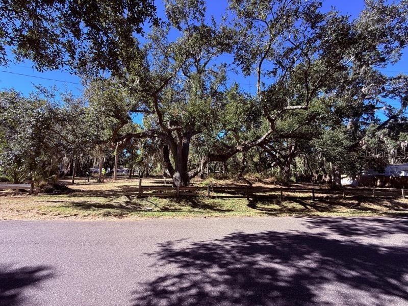 1204 Davies Rd, Brandon, FL 33511