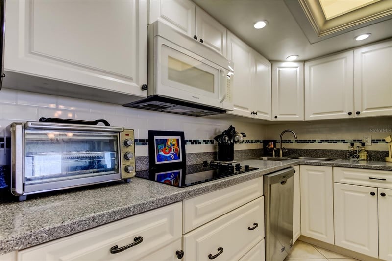 4900 Brittany Dr #608, St Petersburg, FL 33715