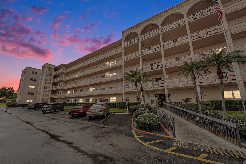 5623 80th St #211, St Petersburg, FL 33709