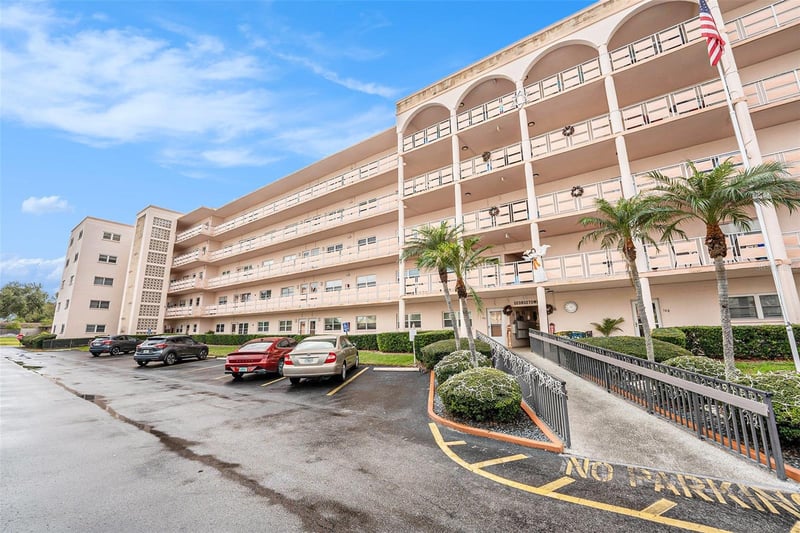 5623 80th St #211, St Petersburg, FL 33709