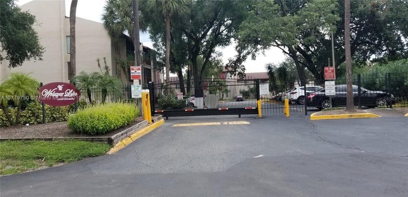 3824 Lake Dr #108, Tampa, FL 33614