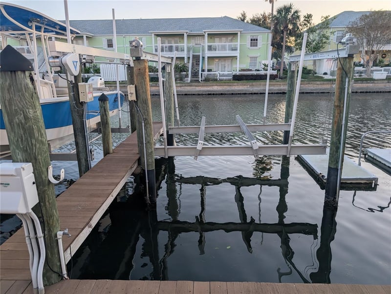 4957 Cobia Dr, St Petersburg, FL 33705