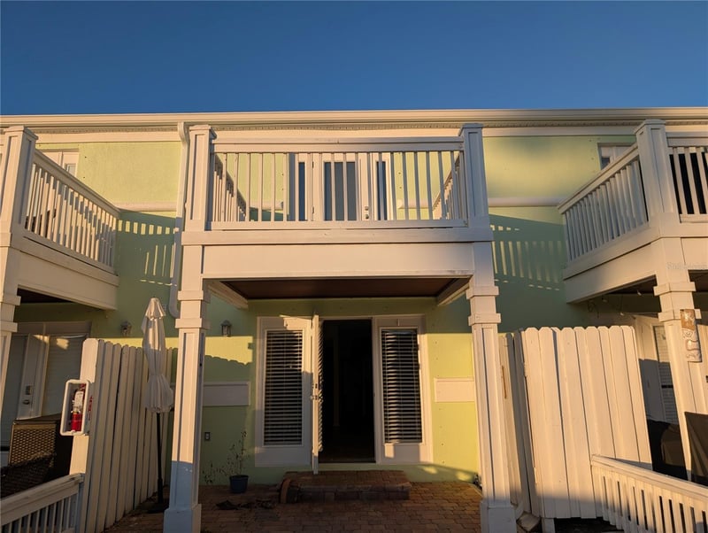 4957 Cobia Dr, St Petersburg, FL 33705