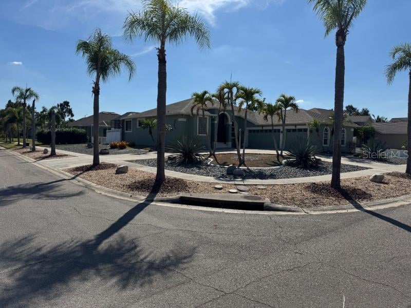 802 Bunker View Dr, Apollo Beach, FL 33572