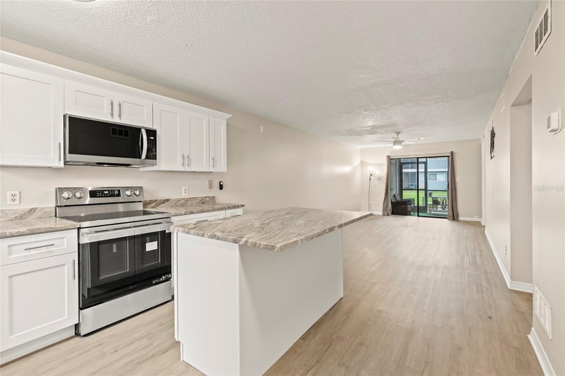 6033 34th St #83, Bradenton, FL 34210