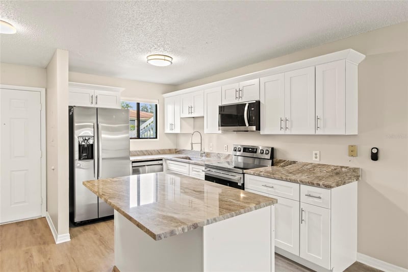 6033 34th St W #83, Bradenton, FL 34210