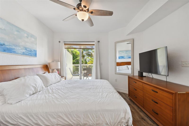 11605 Gulf Blvd #208, Treasure Island, FL 33706