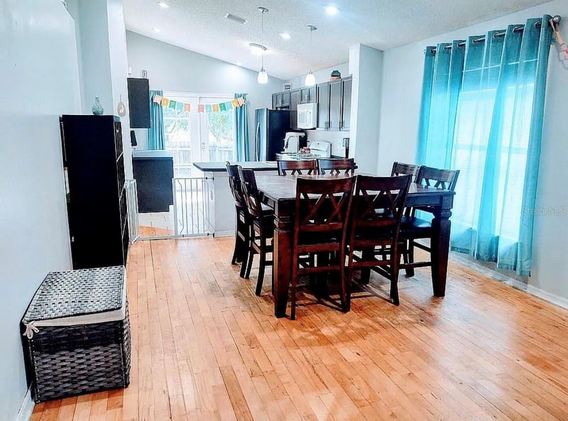 755 Cape Cod Cir, Valrico, FL 33594