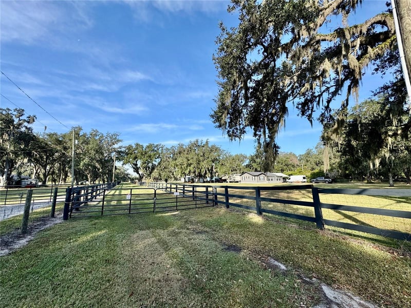 2909 Wilder Rd, Plant City, FL 33563
