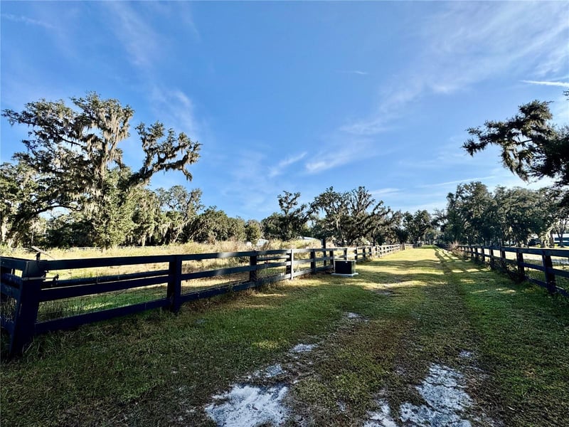 2909 Wilder Rd, Plant City, FL 33563