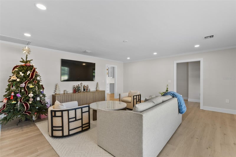 2618 Bryant Cir, Tampa, FL 33629