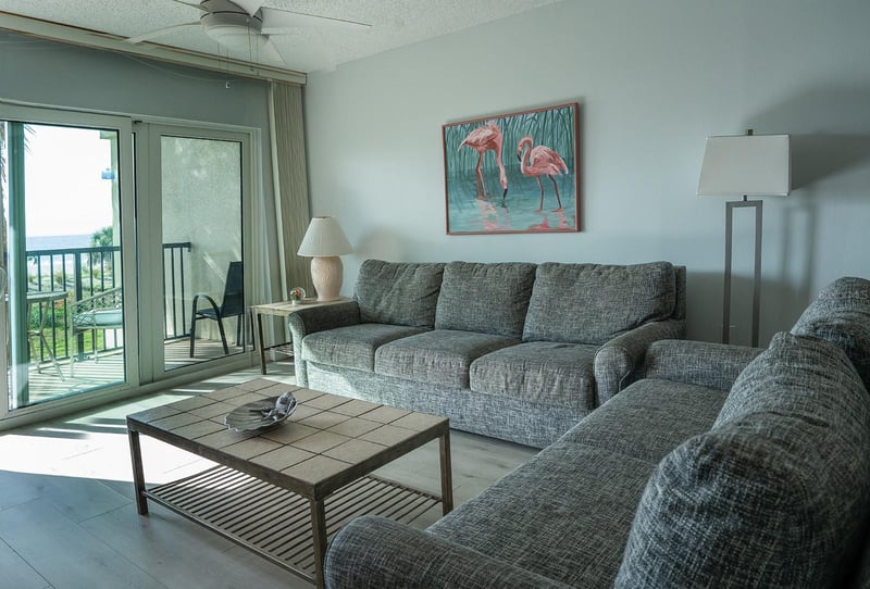 7564 Bayshore Dr #202, Treasure Island, FL 33706
