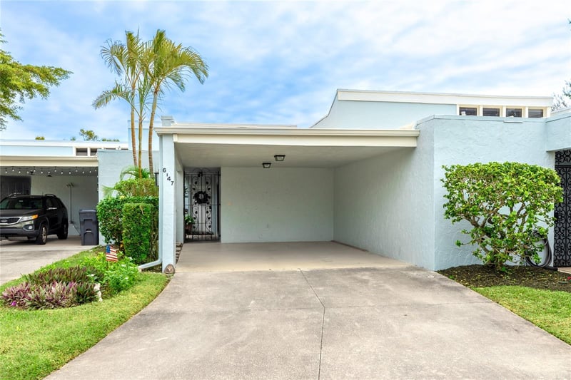 6147 43rd St #3, Bradenton, FL 34210