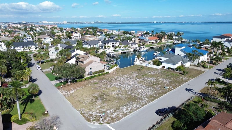 139 9th St, Tierra Verde, FL 33715
